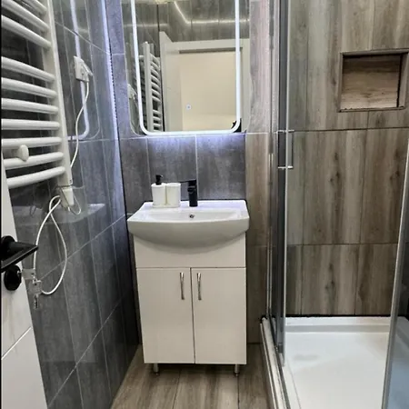 Global Apartment *